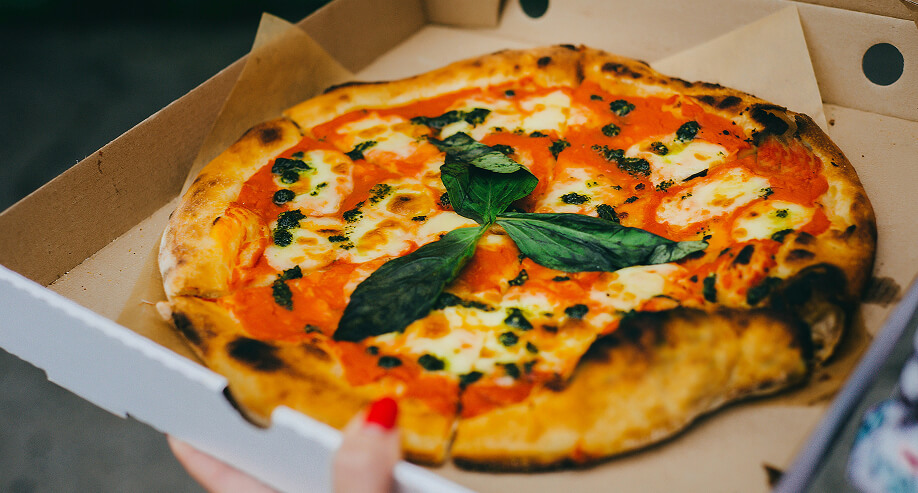 Foto di una pizza d'asporto